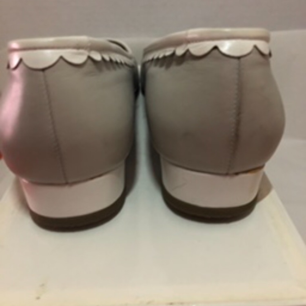 CHANEL Authentic Ballerina - Gray and White Flats Leather - Picture 5 of 9